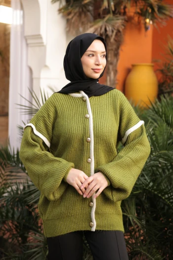 Yeşil Balon Kol Düğmeli Triko Hırka