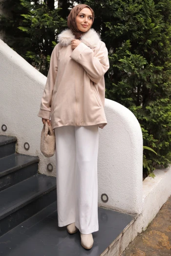 Bej Yaka Kürk Detaylı Süet Ceket