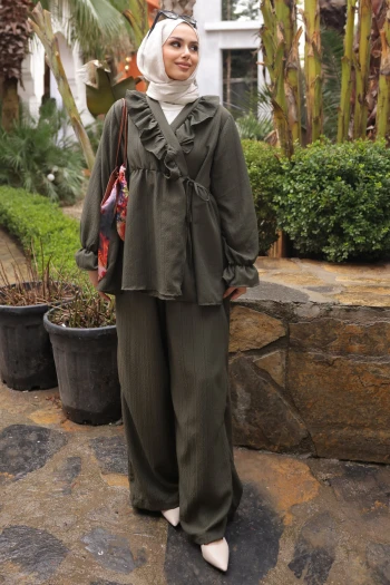 Haki Yaka Fırfırlı Tunik Pantolonlu Takım