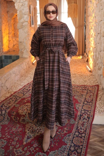 Kahverengi Ekose Desenli Kuşaklı Elbise