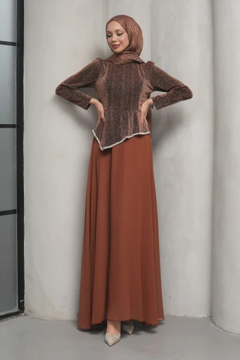 Kahverengi Taş Detaylı Tasarım Abiye