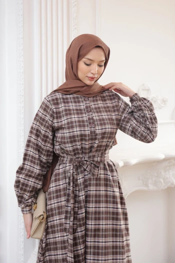 Krem / Kahverengi Ekose Desenli Kuşaklı Elbise