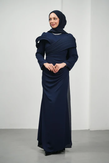 Lacivert Yakası Taş Detaylı Omuzu Kat Drapeli Abiye