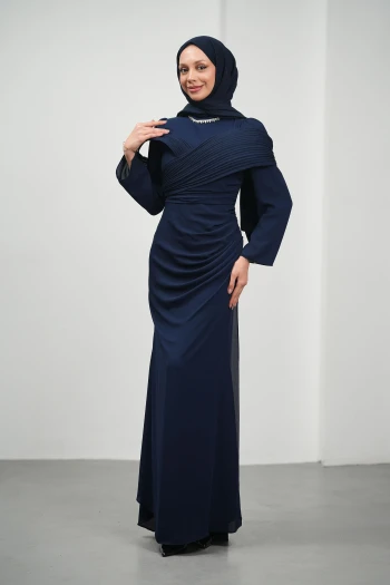 Lacivert Yakası Taş Detaylı Omuzu Kat Drapeli Abiye