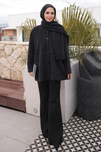 Siyah Atkı Detaylı Düğmeli  Angora Ceket
