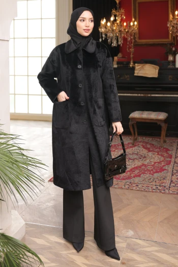 Siyah Cepli Düğmeli Angora Kaban