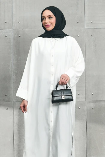 Beyaz Yanları Yırtmaçlı Düğmeli Tunik