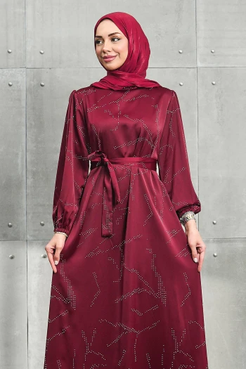 Bordo Taşlı Kuşaklı Saten Elbise
