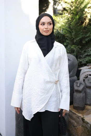 Ekru Kruvaze Yaka Bel Detaylı Tunik