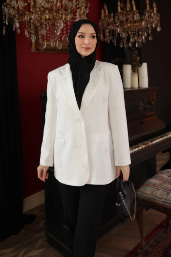 Ekru Taş Detaylı Astarlı Ceket