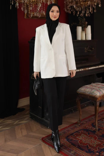 Ekru Taş Detaylı Astarlı Ceket