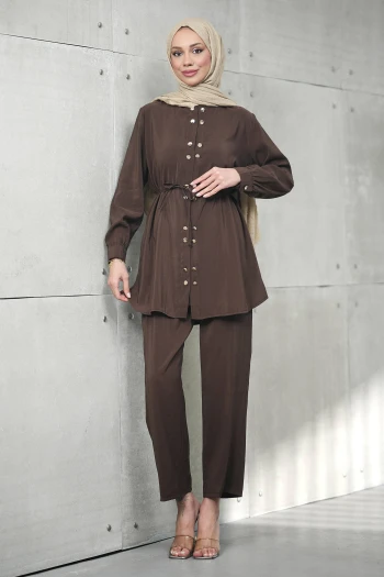 Kahverengi Düğme Detaylı Tunik Pantolonlu Takım