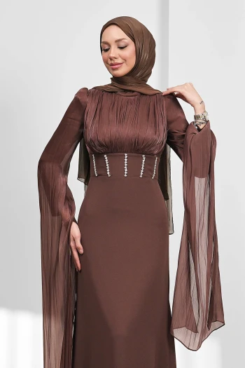 Kahverengi Kol Detaylı Balık Model Taşlı Abiye