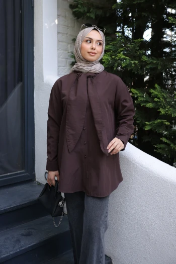 Kahverengi Yaka Bağlamalı Poplin Gömlek