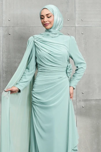 Mint Yeşili Pelerinli Gül Detaylı Şifon Abiye