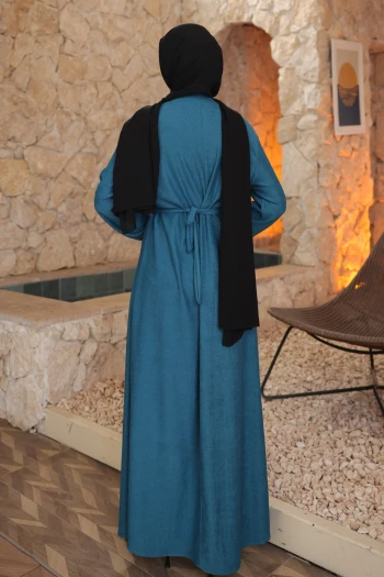 Petrol Yeşili Zincir Kuşaklı Fitilli Uzun Elbise