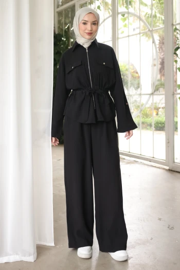 Siyah Bel Bağlamalı Ceket Pantolonlu Takım