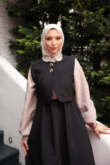 Siyah Bel Lastikli Yelek Kombinli Elbise Takım