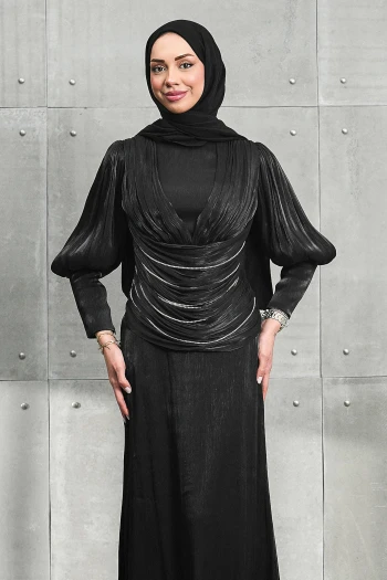 Siyah Beli Zincir Detaylı Drapeli Janjan Abiye