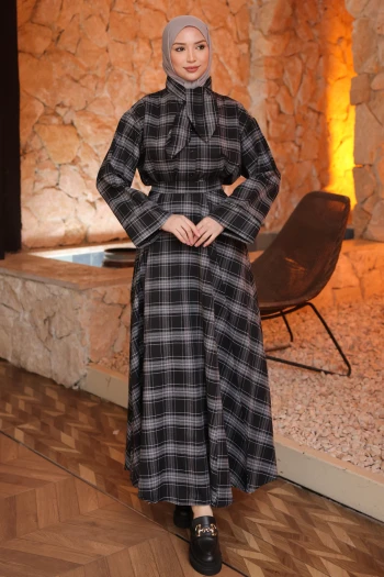 Siyah Ekose Yaka Detaylı Gömlek Etekli Takım