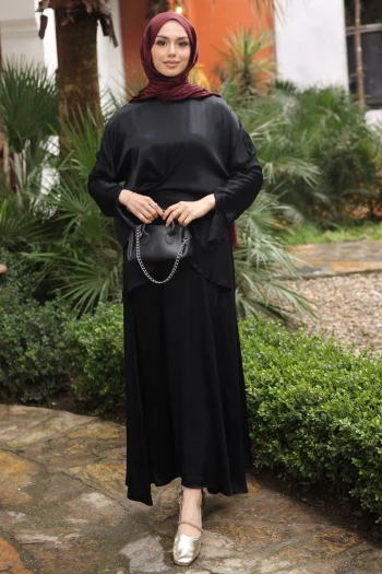 Siyah Floş Saten Ön Detaylı Bluz Etekli Takım