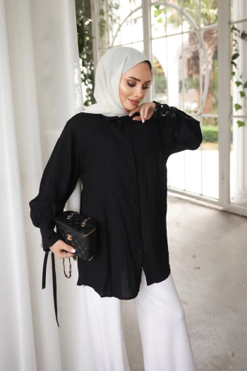 Siyah Kol Bağlamalı Gömlek