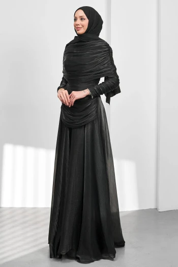 Siyah Seyyar Pelerinli Drapeli Abiye