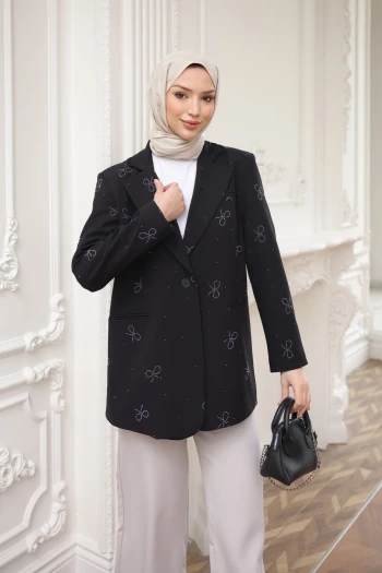 Siyah Taş Detaylı Astarlı Ceket