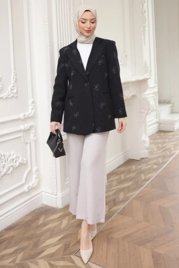 Siyah Taş Detaylı Astarlı Ceket