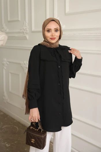 Siyah Yaka Detaylı Gömlek
