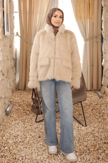 Bej Fermuarlı Astarlı Kısa Kürk Kaban
