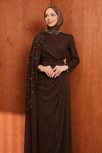 Kahverengi Drapeli İnci Detaylı  Abiye