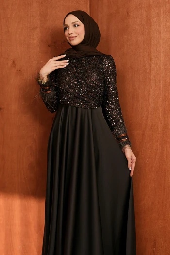 Kahverengi Kolları Tüylü Üstü Payetli Saten Abiye