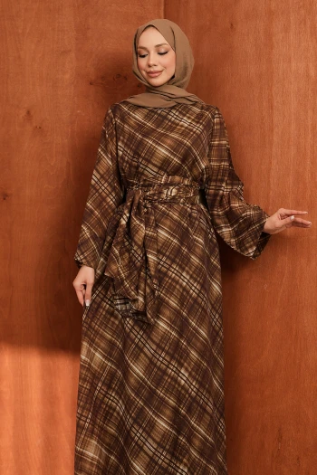 Kahverengi Şallı Desenli Elbise