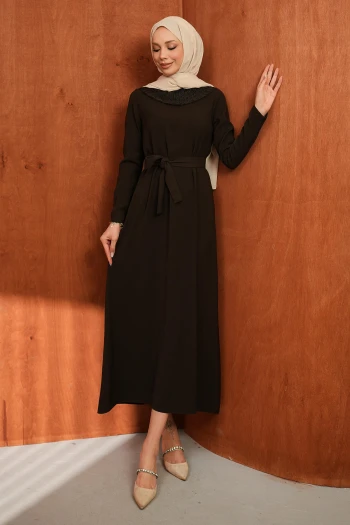 Kahverengi Yaka Güpürlü Kuşaklı Elbise