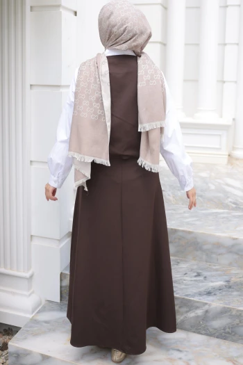 Kahverengi Yelek Kombinli Gömlek Etekli Takım