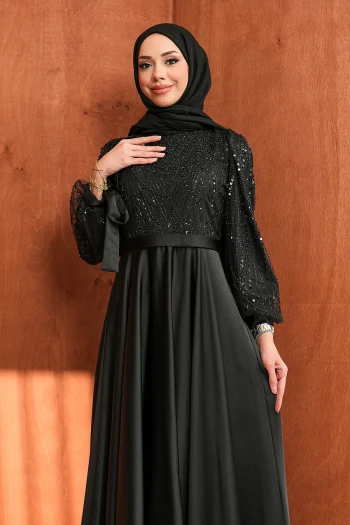 Siyah Boncuklu İşlemeli Saten Abiye
