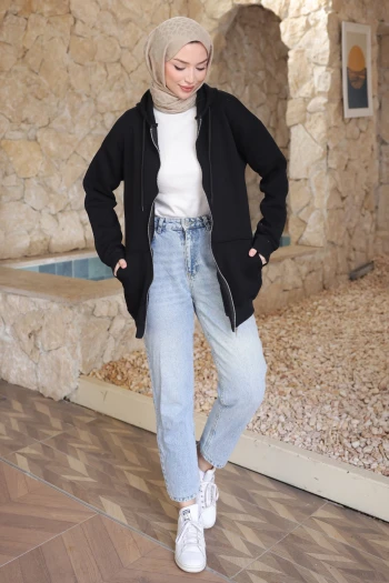 Siyah Kapşonlu Fermuarlı Üç İplik Cepli Hırka