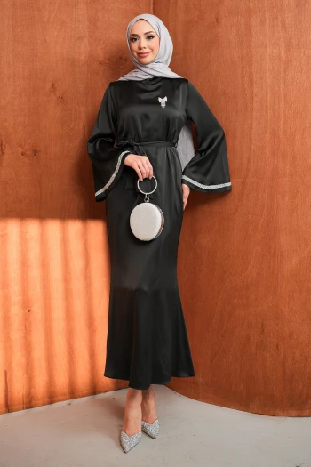 Siyah Kolu Taşlı Bel Kuşaklı Saten Abiye