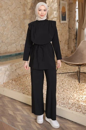 Siyah Omuz Düğmeli Bel Kuşaklı Pantolonlu Takım