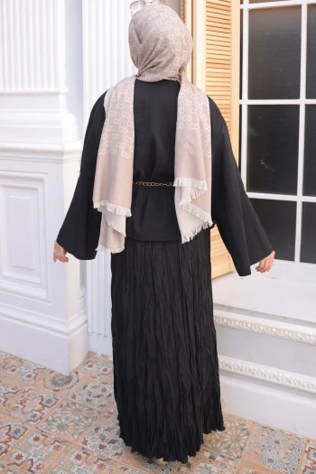 Siyah Zincir Kemer  Detaylı Gömlek Kraş Etekli Takım