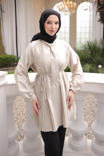 Taş Fular Yakalı Piliseli Saten Tunik