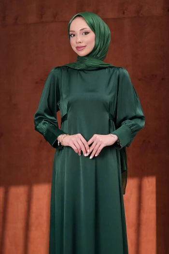 Zümrüt Yeşili Kol Düğmeli Beli Kuşaklı Saten Abiye