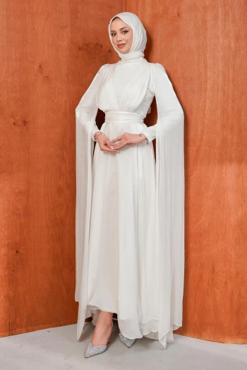 Ekru Omuz Detaylı Drapeli Abiye