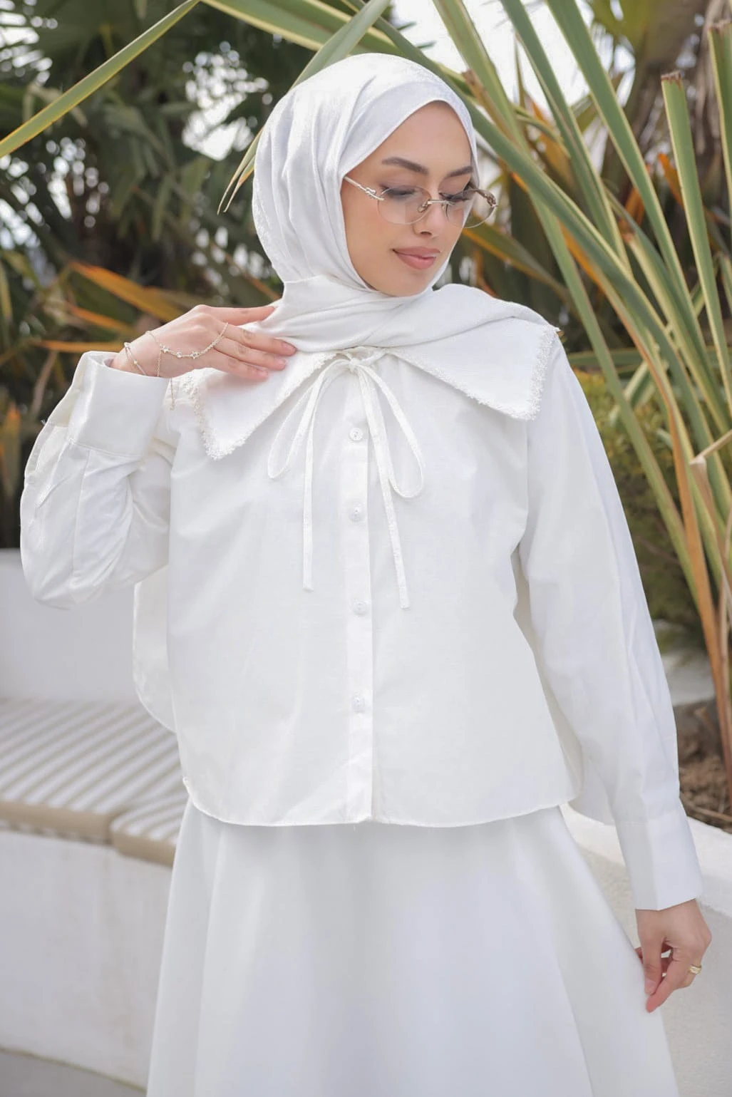 Ekru Yaka Dantelli Poplin Gömlek