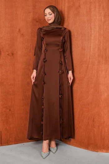 Kahverengi Çiçek Detaylı Saten Abiye