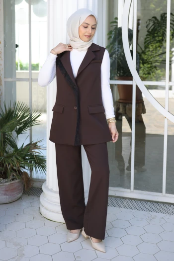 Kahverengi Dantel Detaylı Yelek Pantolonlu Takım