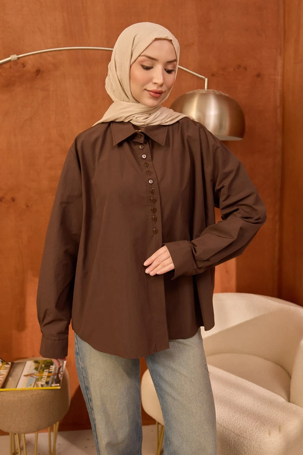 Kahverengi Düğmeli Asimetrik Kesim Terikoton Gömlek