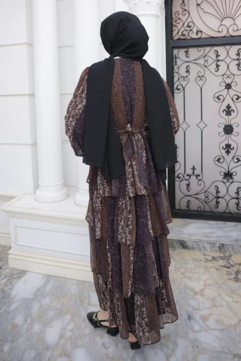 Kahverengi Eteği Katlı Desenli Şifon Elbise
