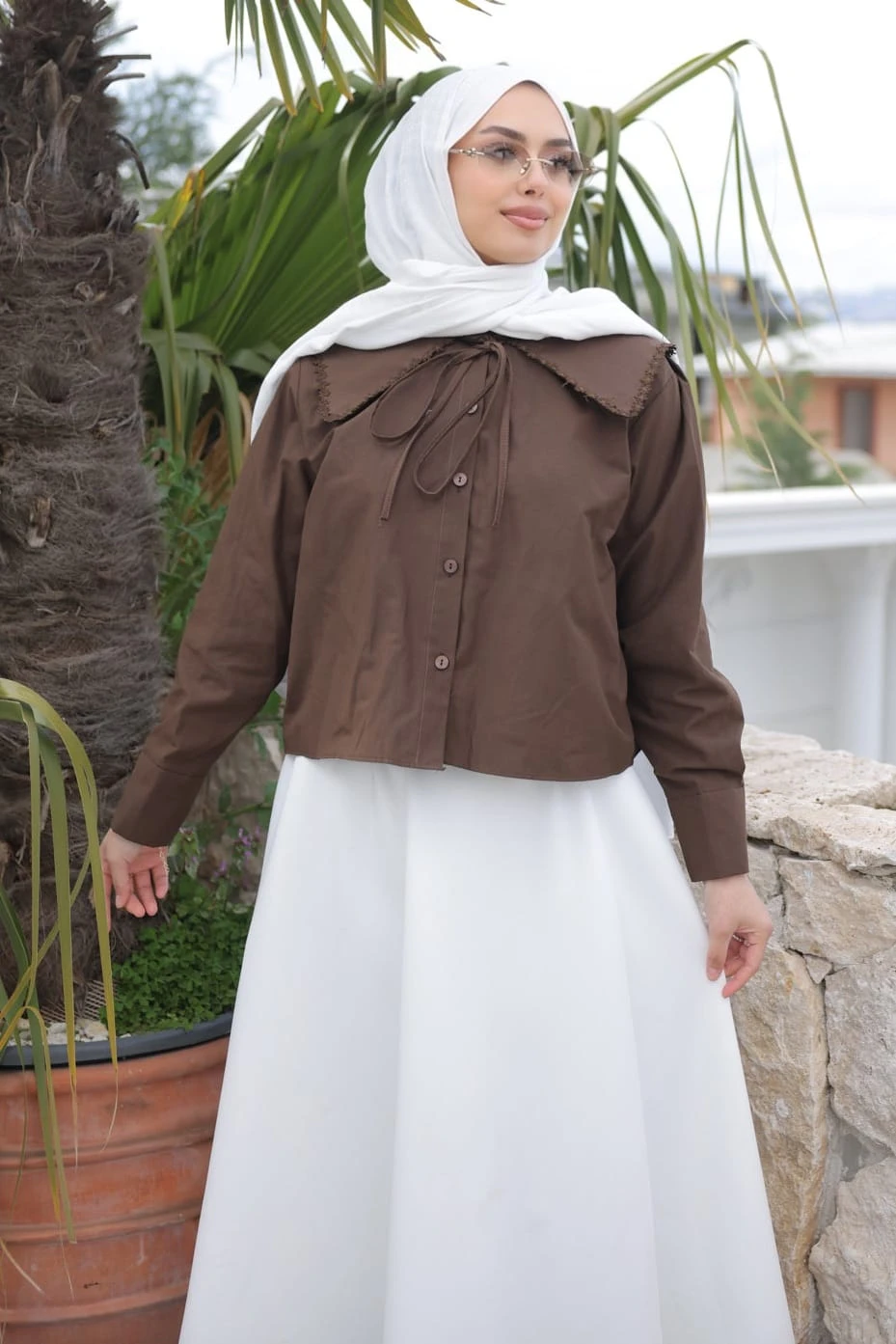 Kahverengi Yaka Dantelli Poplin Gömlek